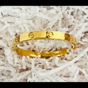 ❤️Stainless steel Bangle 18k gold plated bracelet. 18cm around wrist